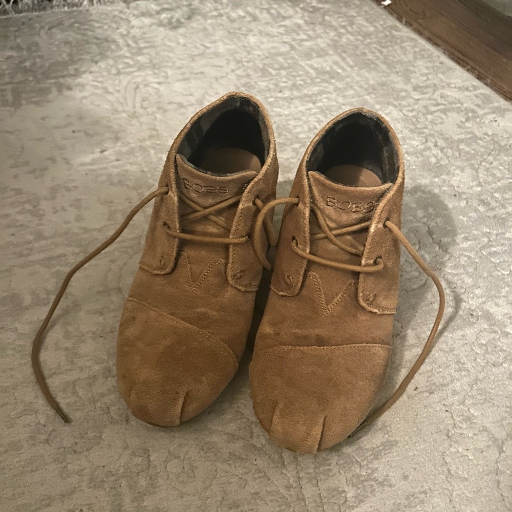 Size 8 Bobs platform bootie Tan.